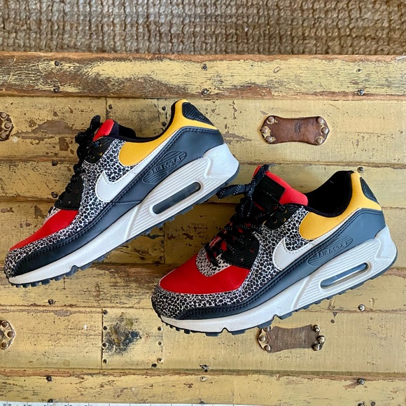 NIKE AIR MAX 90 SAFARI BLACK/PHANTOM-CHILE RED-POLLEN WMNS SIZE 9.5 M - Picture 2 of 13